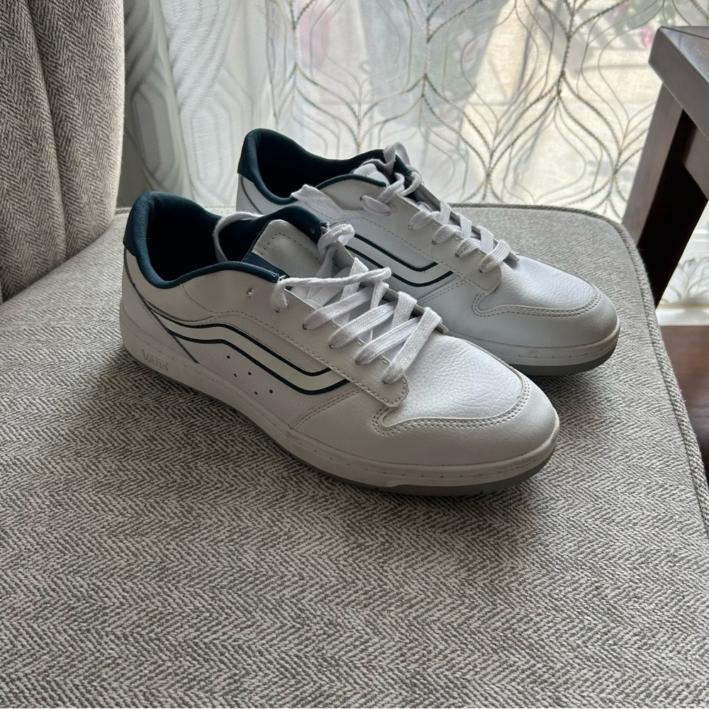 Nike white navy sneakers size 9.5